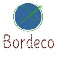 Logo Bordeco, círculo azul cruzado por una ajuga verde enhebrada con hilo verde que rodea el círculo azul.